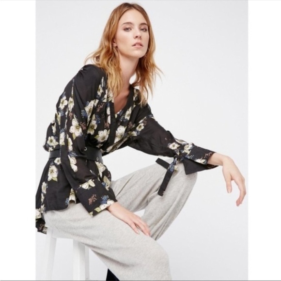 Free People Tuscan Dreams Printed Floral Top NEW - Picture 3 of 11